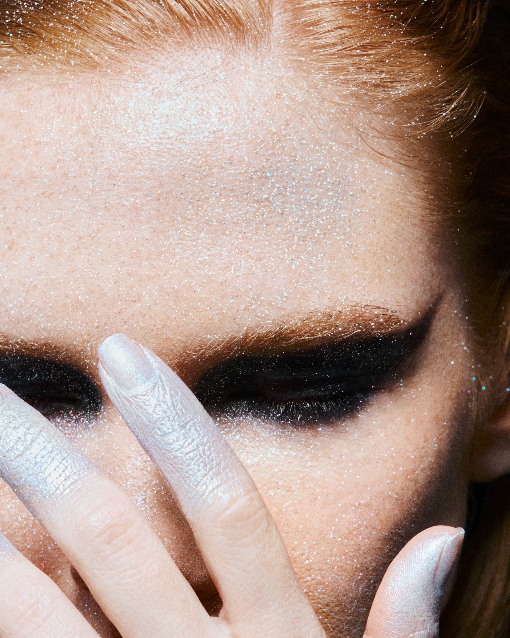Glitter beauty retouching